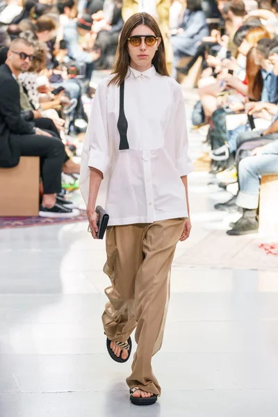 Look 11